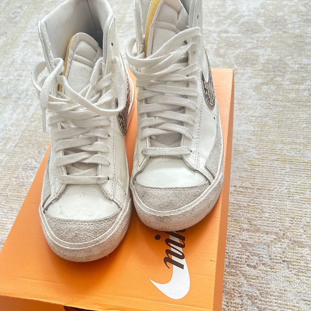 Women's Blazer Mid '77
Snakeskin